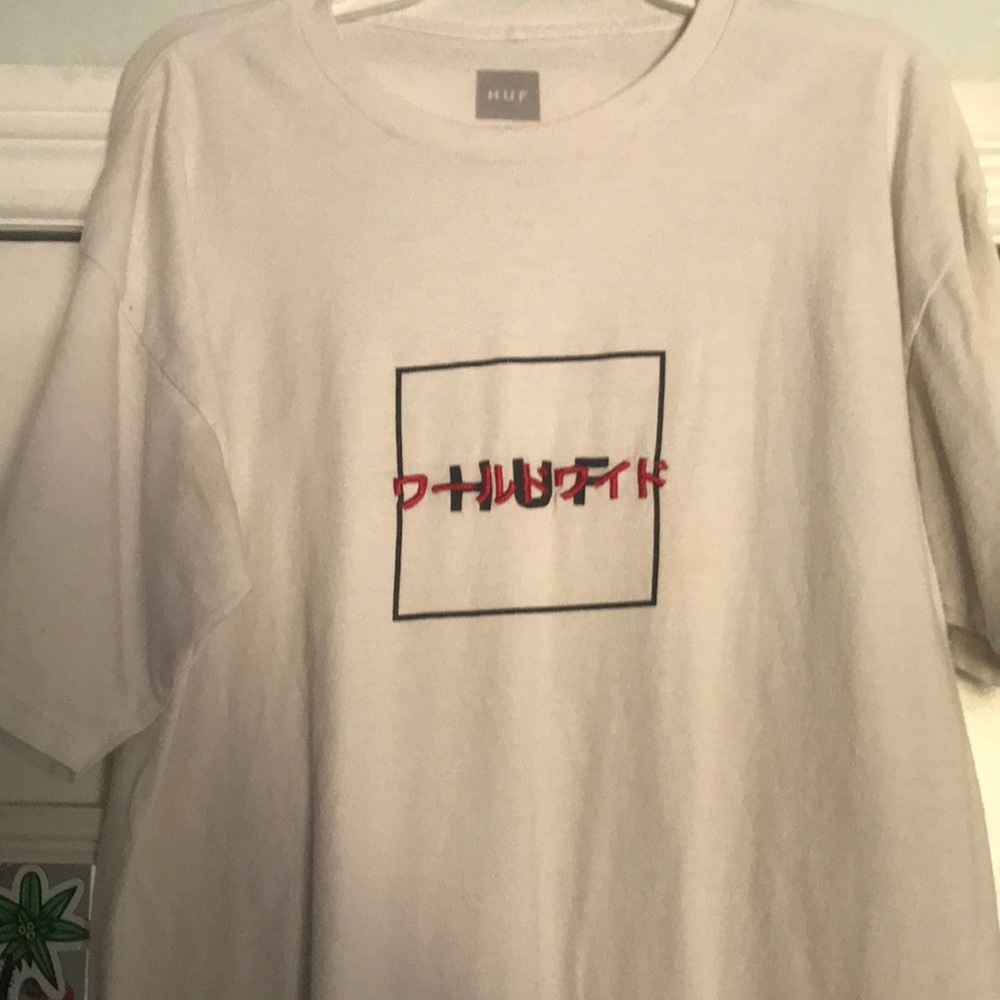Hufworlwide tee shirt